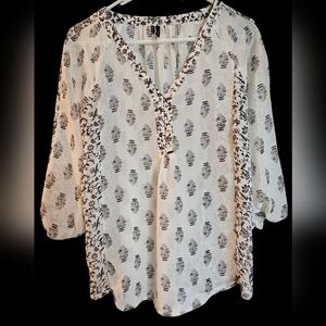 Maurices Women's Black and White Printed Blouse, Size Medium